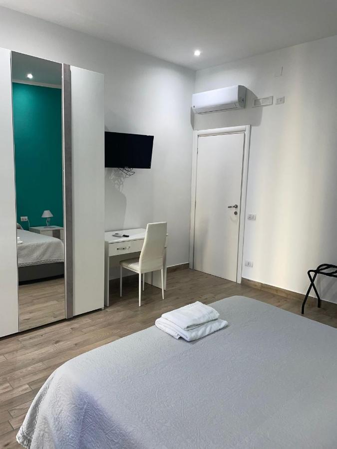 Dormire a Napoli Centro Holiday House Casa Vacanza Esterno foto