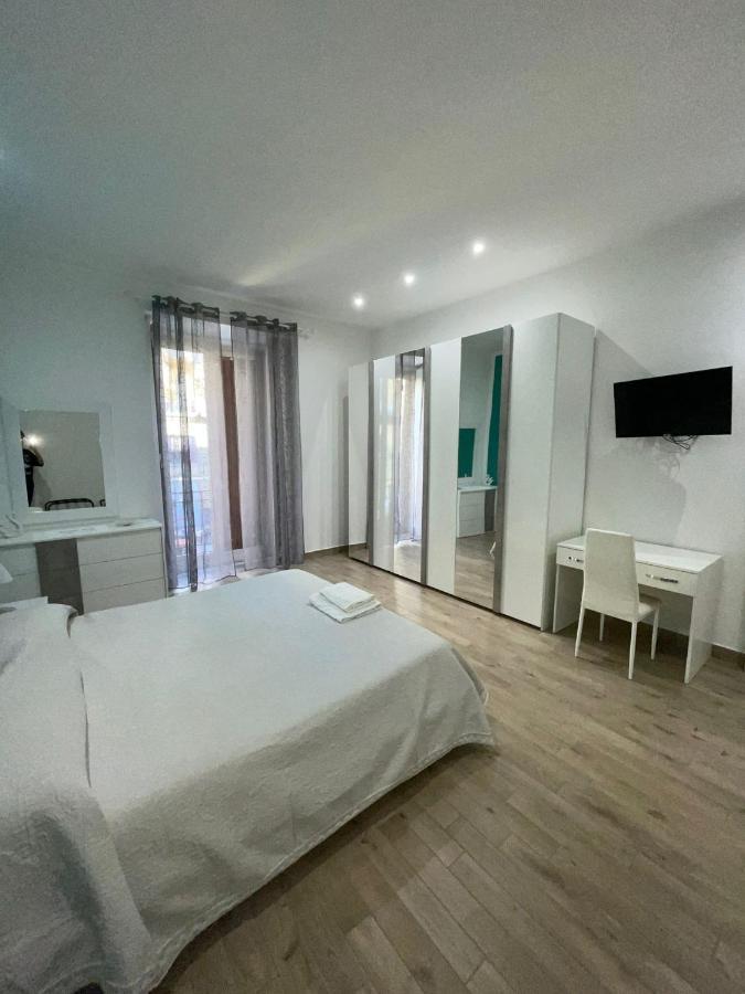 Dormire a Napoli Centro Holiday House Casa Vacanza Esterno foto