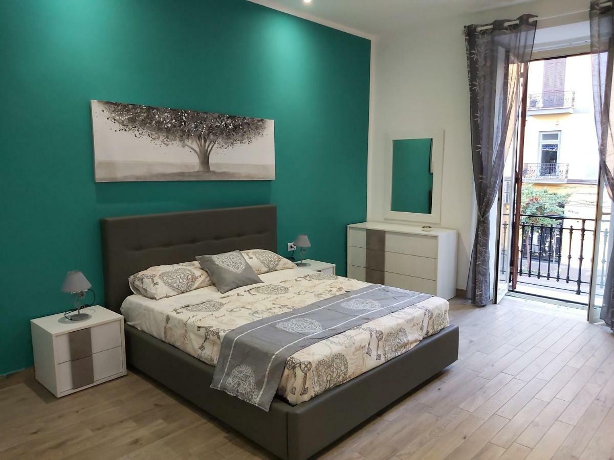 Dormire a Napoli Centro Holiday House Casa Vacanza Esterno foto